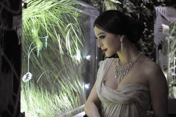 Аристократия 21-го века примеряет новейшую коллекцию Cartier | Фото: Getty Images