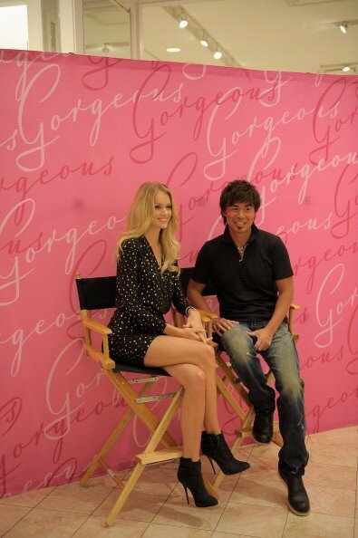 Victoria`s Secret развесила новые лифчики и трусы в `Роще` | Фото: Getty Images