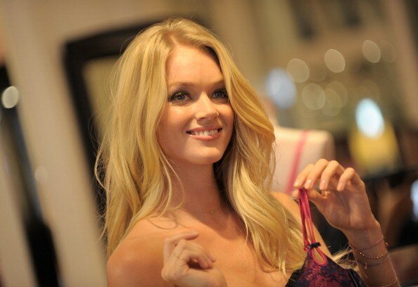 Victoria`s Secret развесила новые лифчики и трусы в `Роще` | Фото: Getty Images