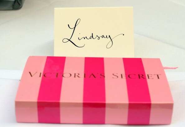 Victoria`s Secret развесила новые лифчики и трусы в `Роще` | Фото: Getty Images