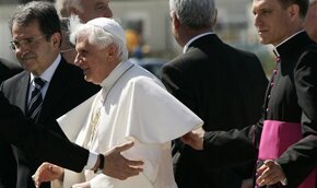 Папа Римский встретился с жертвами развратных священников | Фото: Getty Images