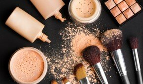 Косметичка может оказаться рассадником бактерий | Фото: Thinkstock