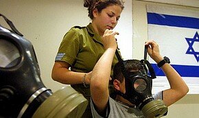 Израиль: Кюри ты можешь и не знать, но сапоги носить обязан 