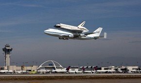 Америка простилась с Endeavour | Фото: AFP