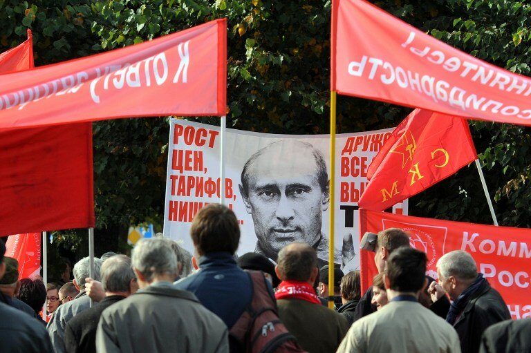 Родина-мать зовет: против Путина и коммунальных платежей | Фото: AFP
