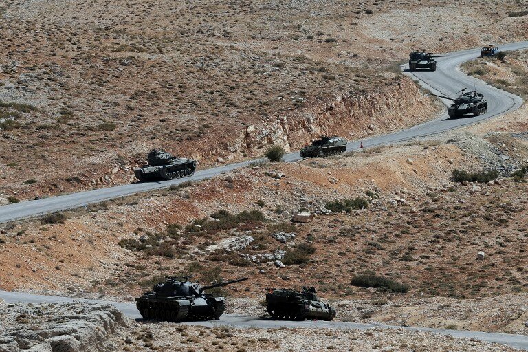 Ливанская армия атакует танковую колонну | Фото: AFP
