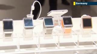 Samsung представил часы-телефон 