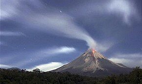Самому густонаселенному месту планеты угрожает вулкан | Фото: Getty Images
