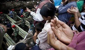 Природа ополчилась на Индонезию. Счет жертв пошел на сотни | Фото: Getty Images