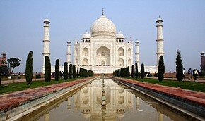 Памятник великой любви может рухнуть через пять лет | Фото: Getty Images