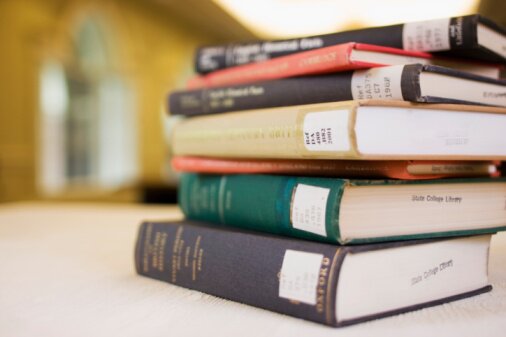 Из книг сделали Храм Гефеста | Фото: Thinkstock