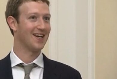 Создатель Facebook зарабатывает $6 млн в день | Фото: AFP