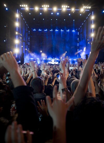 Финалисты MTV соревнуются в откровенности нарядов | Фото: Getty Images