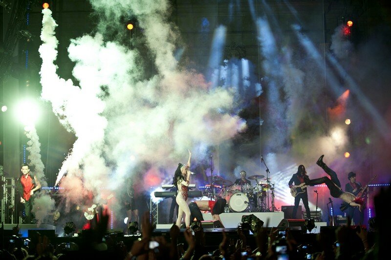 Финалисты MTV соревнуются в откровенности нарядов | Фото: Getty Images