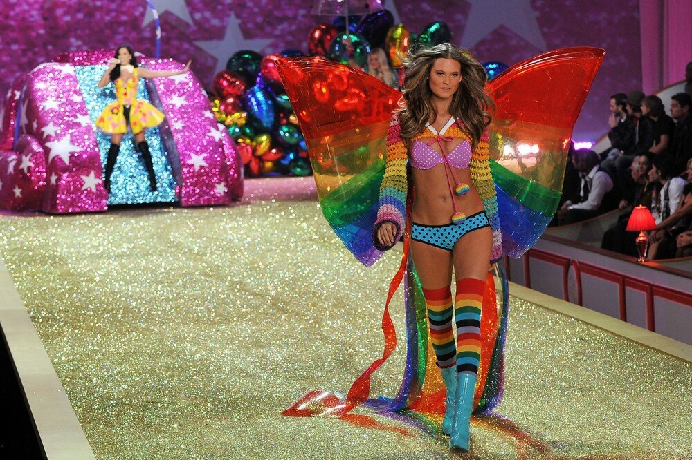 Длинноногие ангелы Victoria Secret | Фото: Getty Images