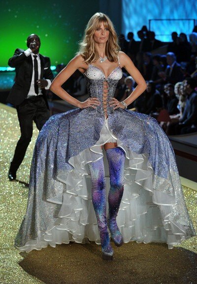Длинноногие ангелы Victoria Secret | Фото: Getty Images