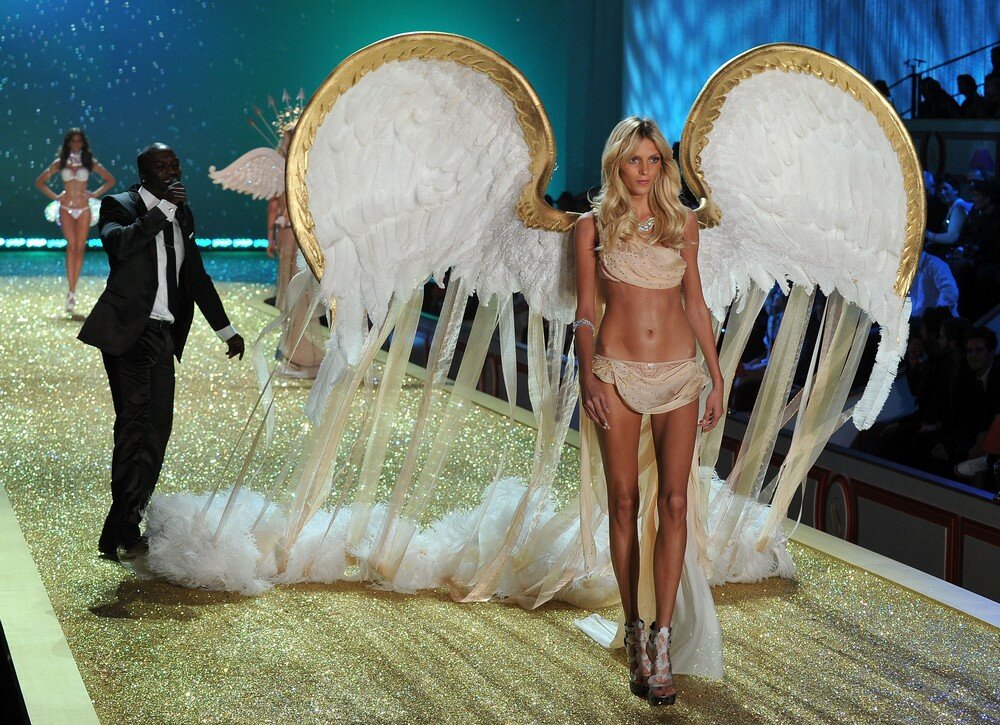 Длинноногие ангелы Victoria Secret | Фото: Getty Images