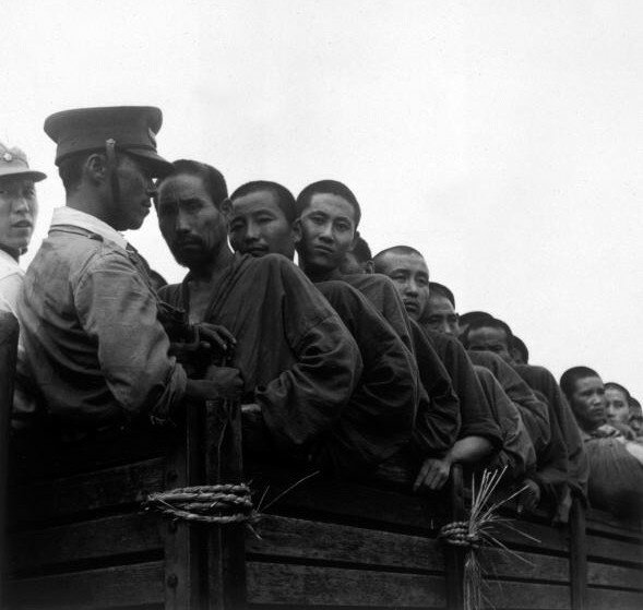 Арестованные южнокорейские коммунисты| Фото: Getty Images