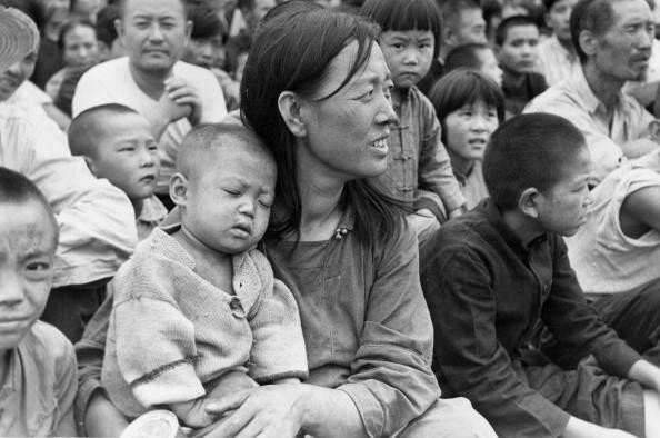 Южнокорейские беженцы в Инчоне| Фото: Getty Images