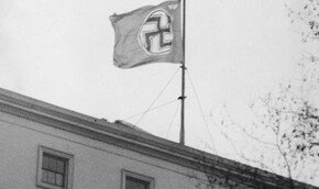 В посольствах ФРГ по всему миру снимают нацистские портреты | Фото: Getty Images