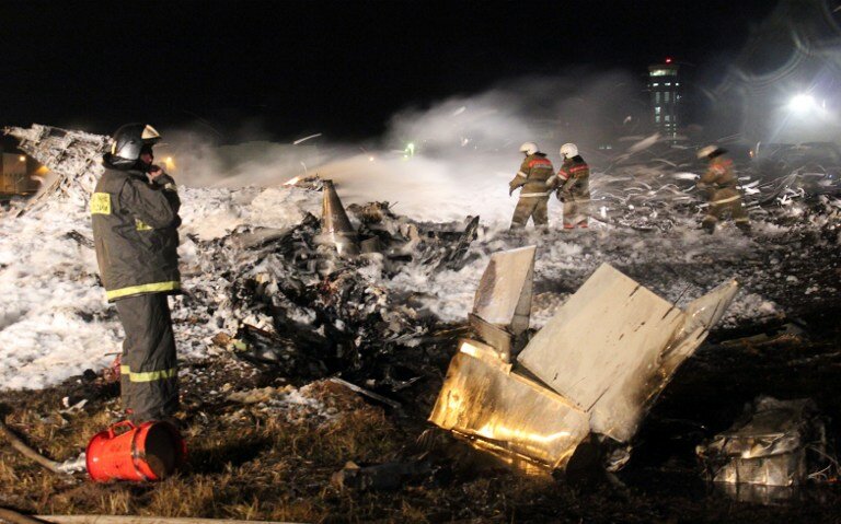 Обломки самолета в Казани | Фото: AFP