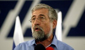 Под `знамена` Ливни стекаются представители разных партий 