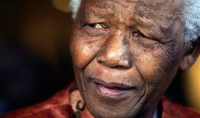 У 94-летнего Нельсона Манделы парализовало речь? | Фото: AFP