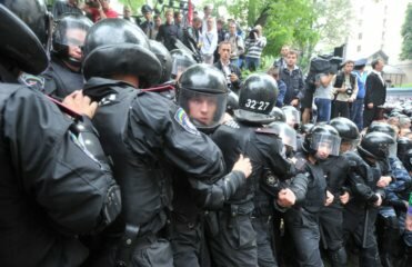 Ночь на Майдане прошла спокойно, базу `Беркута` пикетируют | Фото: AFP