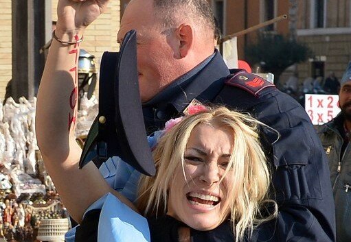 FEMEN порицает взгляды католической церкви на аборты | Фото: AFP
