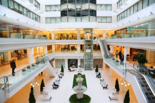 Полиция эвакуировала посетителей и персонал торгового центра | Фото: Thinkstock