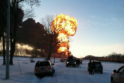 США. Поезд с нефтью сошел с рельсов | Фото: AFP